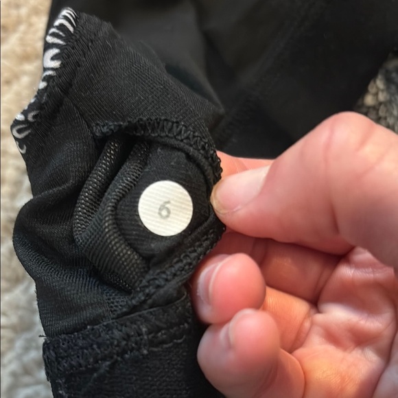 Lululemon Black and White Floral Sports Bra - Picture 4 of 4